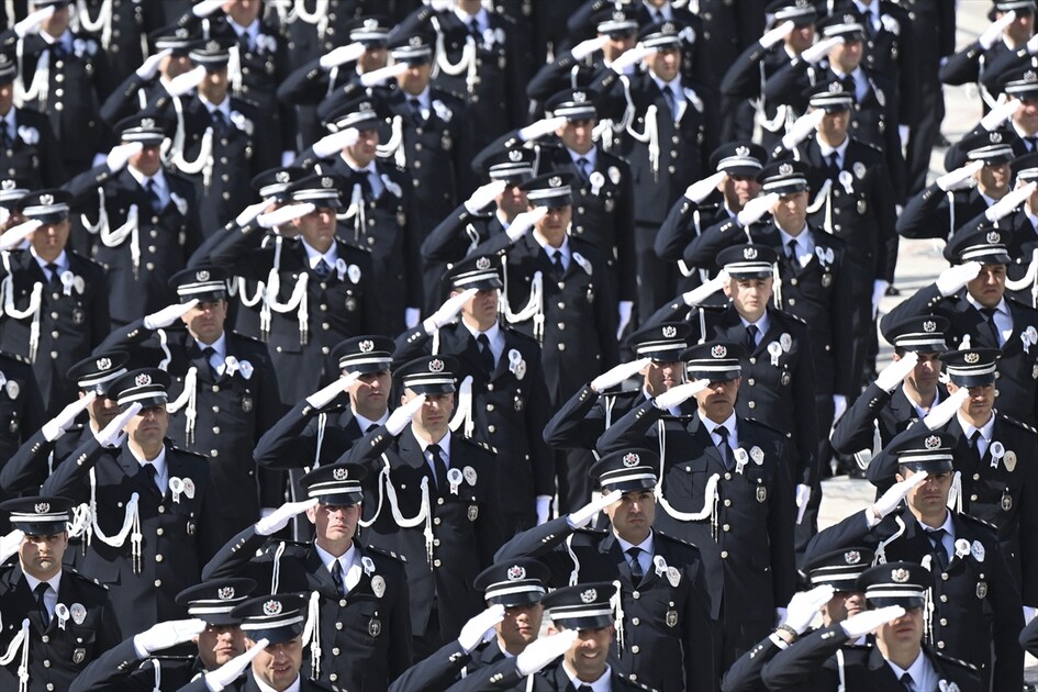 Emniyet teşkilatından Anıtkabir'e