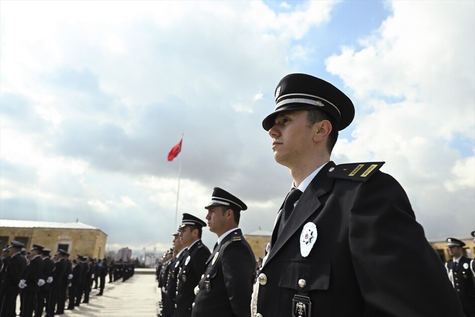 Emniyet teşkilatından Anıtkabir'e