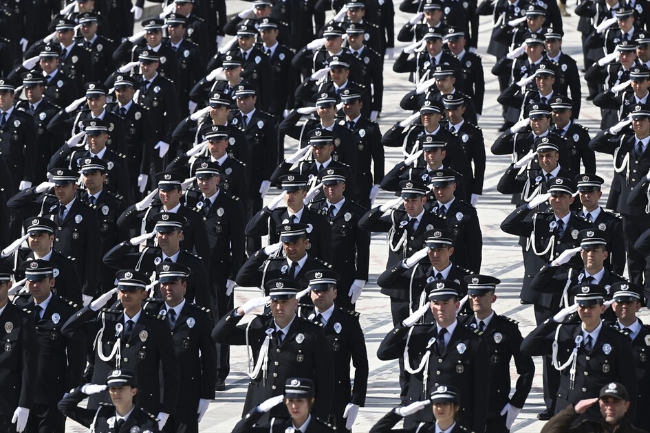 Emniyet teşkilatından Anıtkabir'e