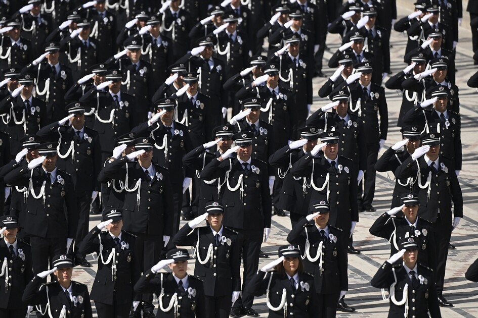 Emniyet teşkilatından Anıtkabir'e