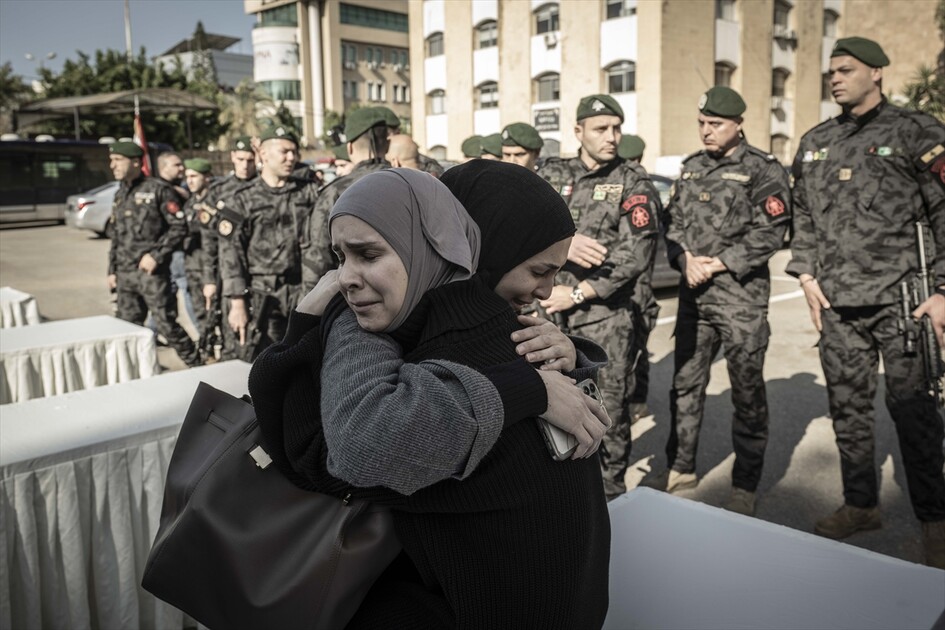 لبنان.. تشييع 13 عنصرًا أمنيًا قُتلوا في غارة إسرائيلية قرب مجمع حكومي ومقر للأمن العام
