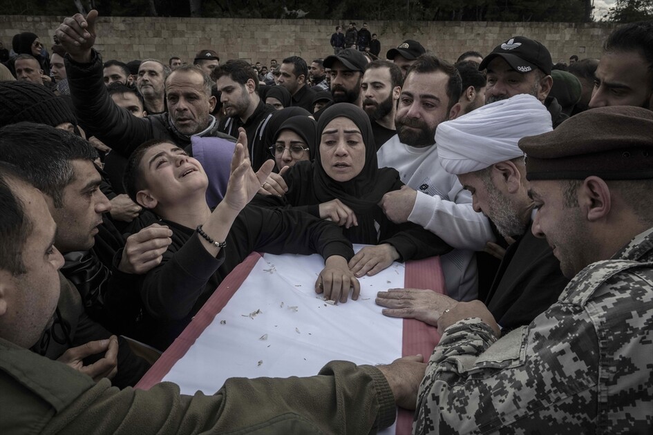 لبنان.. تشييع 13 عنصرًا أمنيًا قُتلوا في غارة إسرائيلية قرب مجمع حكومي ومقر للأمن العام