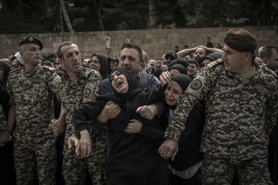 لبنان.. تشييع 13 عنصرًا أمنيًا قُتلوا في غارة إسرائيلية قرب مجمع حكومي ومقر للأمن العام
