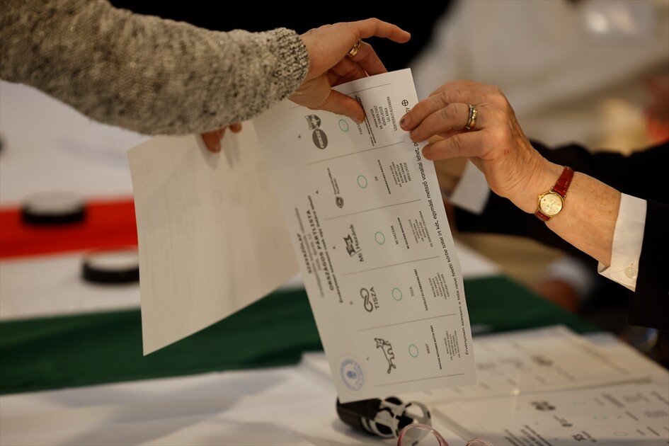Macaristan genel seçim için sandık başında
