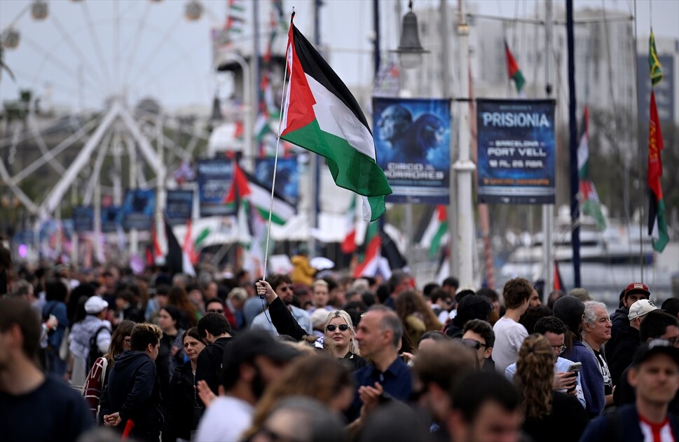 Küresel Sumud Filosu Barselona'dan bu kez iki katı katılımla Gazze'ye doğru yola çıktı