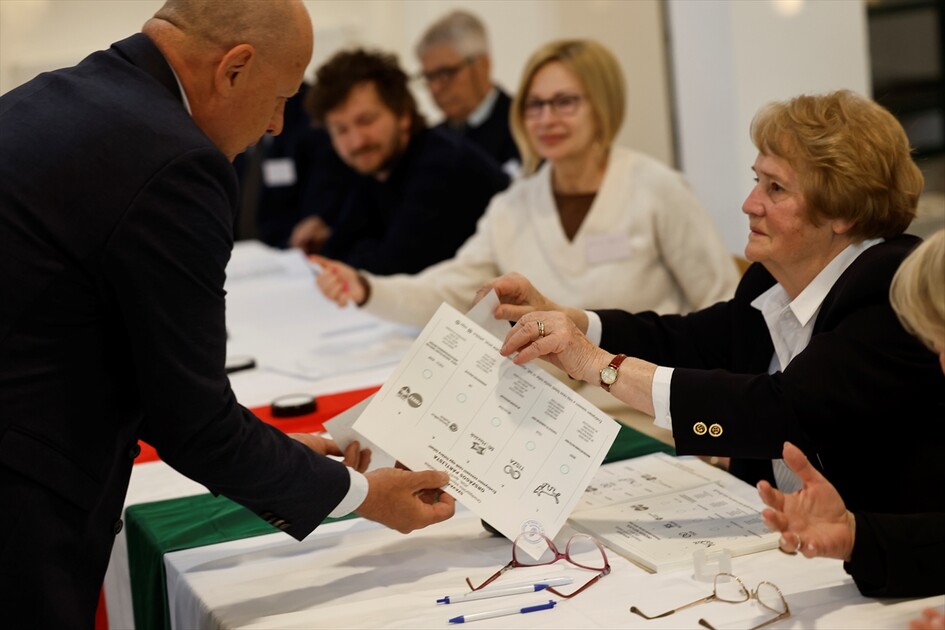 Macaristan genel seçim için sandık başında