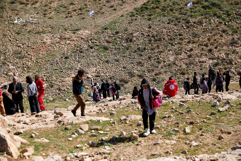 دراسة في الشارع.. مستوطنون يمنعون عودة تلاميذ بالضفة لمدرستهم