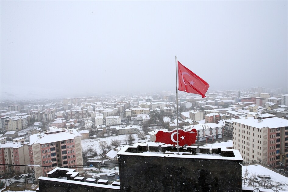 Muş'ta kar yağışı etkili oldu