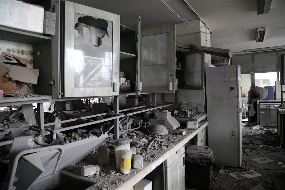 AA ekibi, ABD ve İsrail’in üç kez hedef aldığı İran Pasteur Enstitüsü’ndeki hasarı görüntüledi