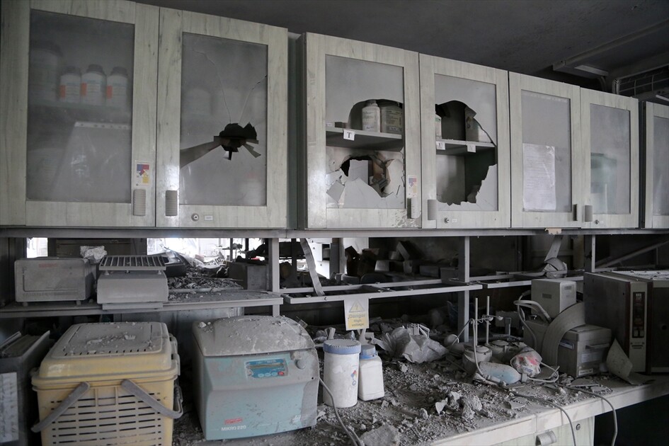 AA ekibi, ABD ve İsrail’in üç kez hedef aldığı İran Pasteur Enstitüsü’ndeki hasarı görüntüledi