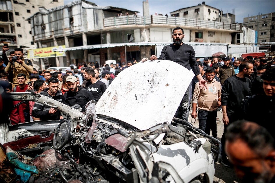 İsrail ordusu Gazze'de bir polis aracını hedef aldı