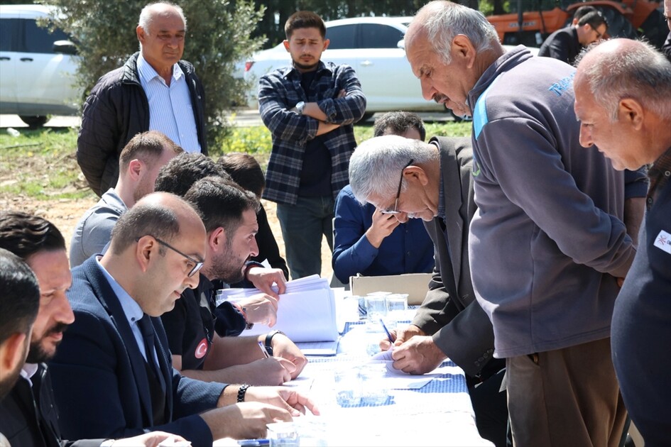 Hatay'da yapımı tamamlanan 28 köy evi depremzedelere teslim edildi