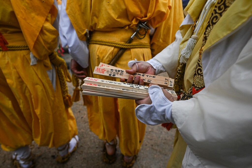 Budistički monasi izvode drevni ritual hodanja po vatri na ostrvu Miyajima