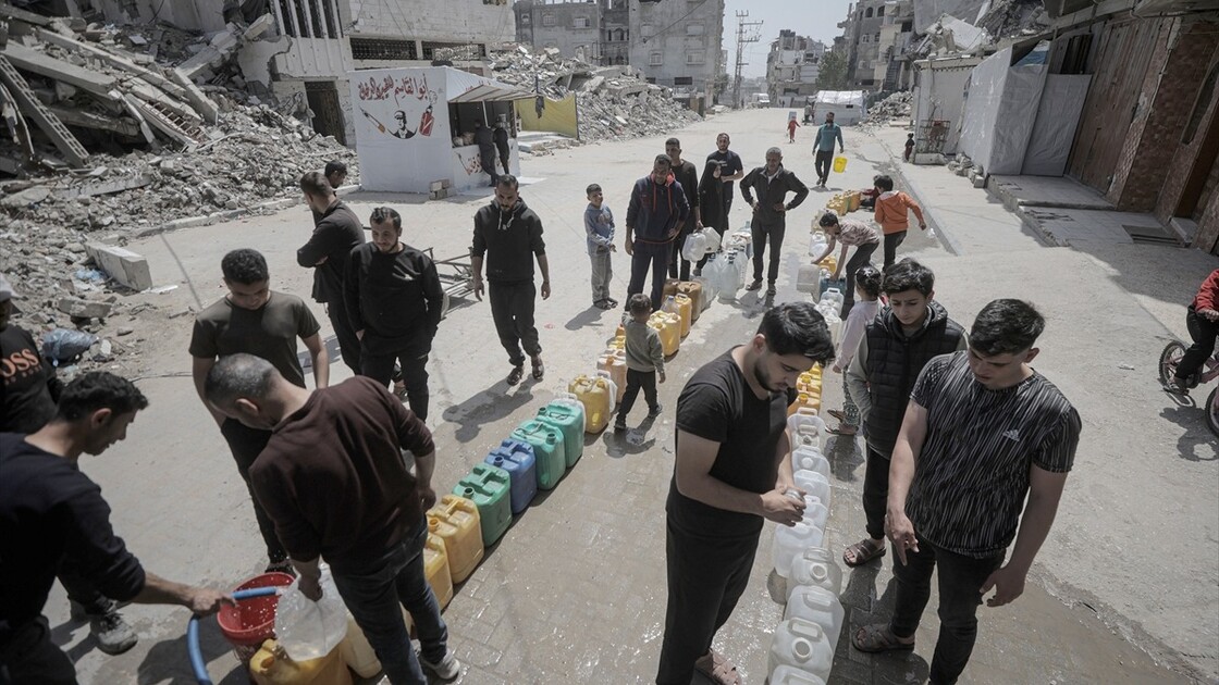 Residents fetch water amid crisis in Gaza’s Sheikh Radwan neighborhood