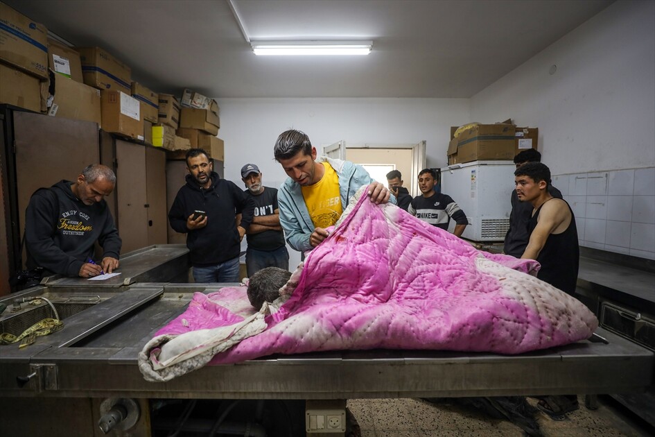 İsrail'in Gazze Şeridi'ndeki Beyt Lahiya kentine düzenlediği saldırıda iki kardeş hayatını kaybetti