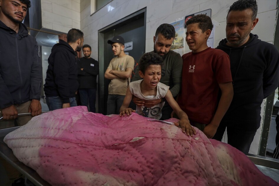 İsrail'in Gazze Şeridi'ndeki Beyt Lahiya kentine düzenlediği saldırıda iki kardeş hayatını kaybetti