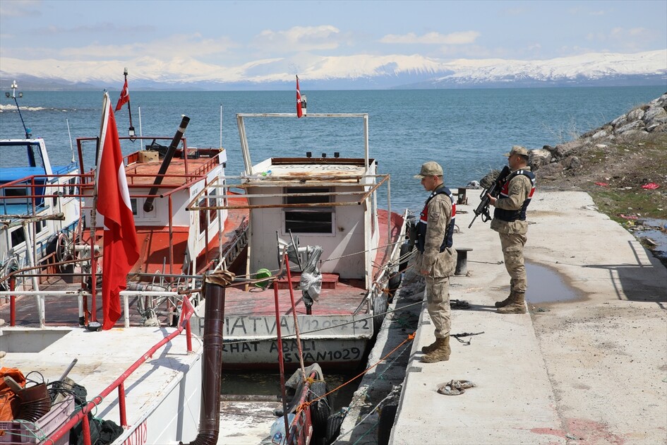 Güvenlik güçleri inci kefalini korumak için nöbette