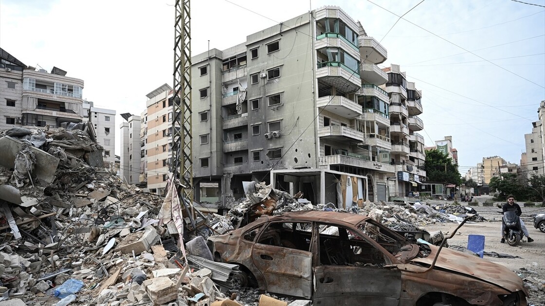 İsrail'in saldırılarıyla yerinden edilen Lübnanlar, geçici ateşkesle evlerine dönmeye başladı