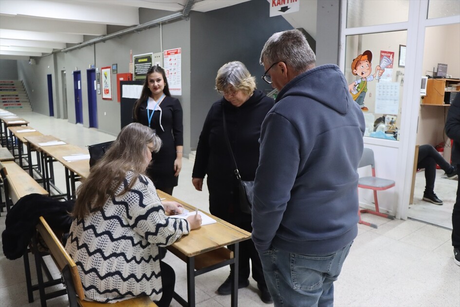 Trakya'da yaşayan çifte vatandaşlar, Bulgaristan'daki genel seçim için oy kullanmaya başladı