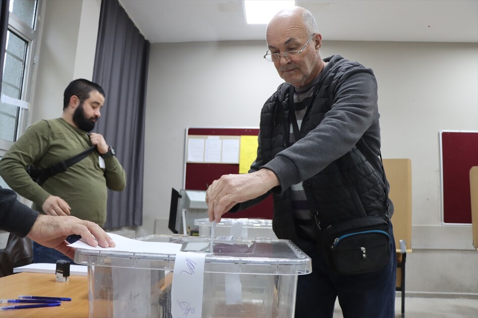 Trakya'da yaşayan çifte vatandaşlar, Bulgaristan'daki genel seçim için oy kullanmaya başladı