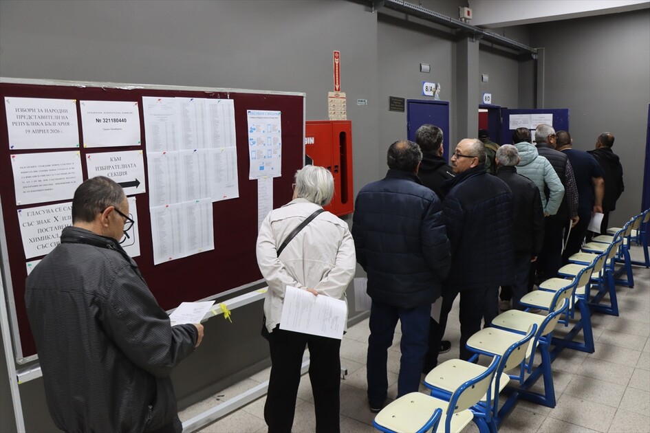 Trakya'da yaşayan çifte vatandaşlar, Bulgaristan'daki genel seçim için oy kullanmaya başladı