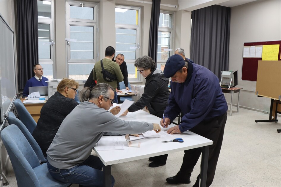 Trakya'da yaşayan çifte vatandaşlar, Bulgaristan'daki genel seçim için oy kullanmaya başladı