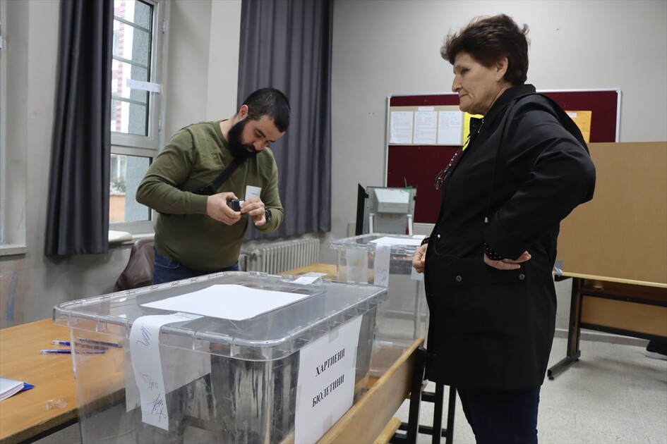 Trakya'da yaşayan çifte vatandaşlar, Bulgaristan'daki genel seçim için oy kullanmaya başladı
