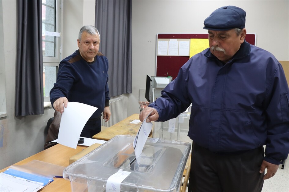 Trakya'da yaşayan çifte vatandaşlar, Bulgaristan'daki genel seçim için oy kullanmaya başladı