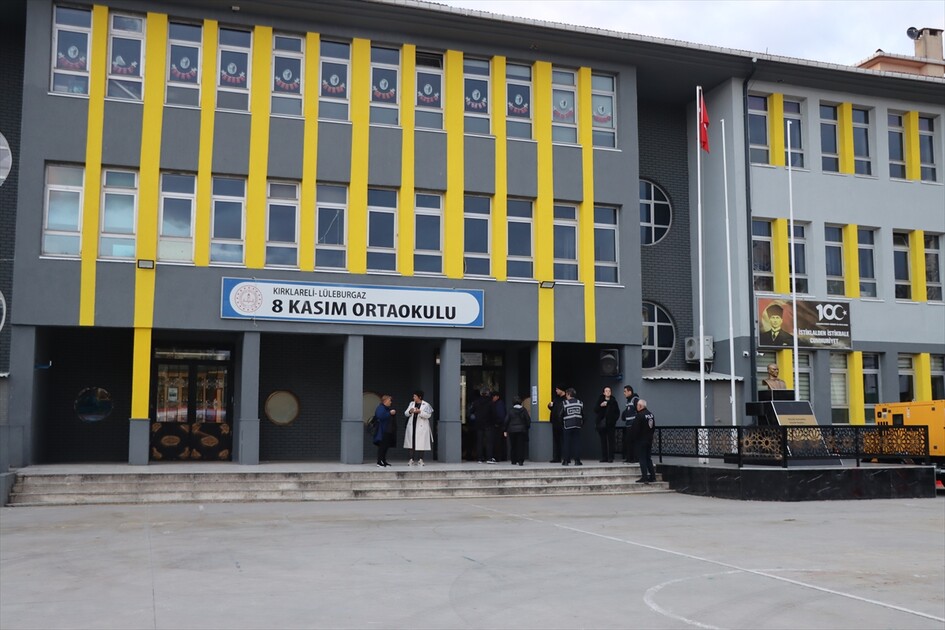Trakya'da yaşayan çifte vatandaşlar, Bulgaristan'daki genel seçim için oy kullanmaya başladı