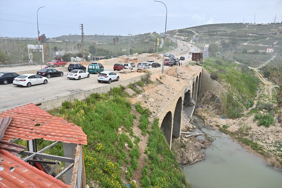 إعادة فتح جسرين رئيسيين قصفهما الجيش الإسرائيلي جنوبي لبنان