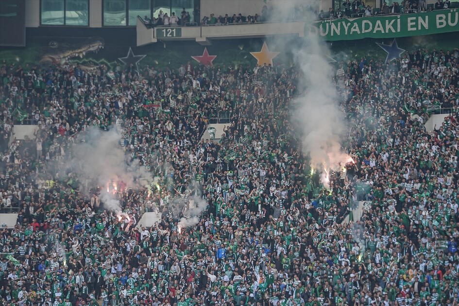 Bursaspor, şampiyonluğunu ilan ederek 1. Lig'e yükselmeyi garantiledi