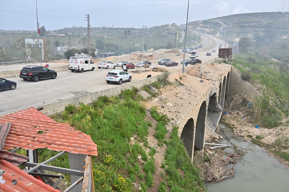 إعادة فتح جسرين رئيسيين قصفهما الجيش الإسرائيلي جنوبي لبنان