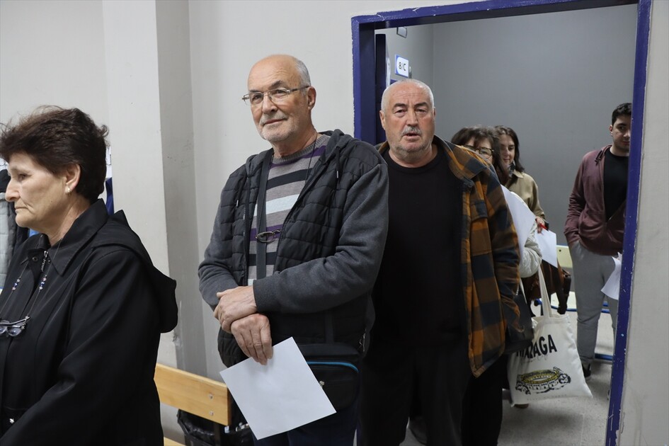 Trakya'da yaşayan çifte vatandaşlar, Bulgaristan'daki genel seçim için oy kullanmaya başladı