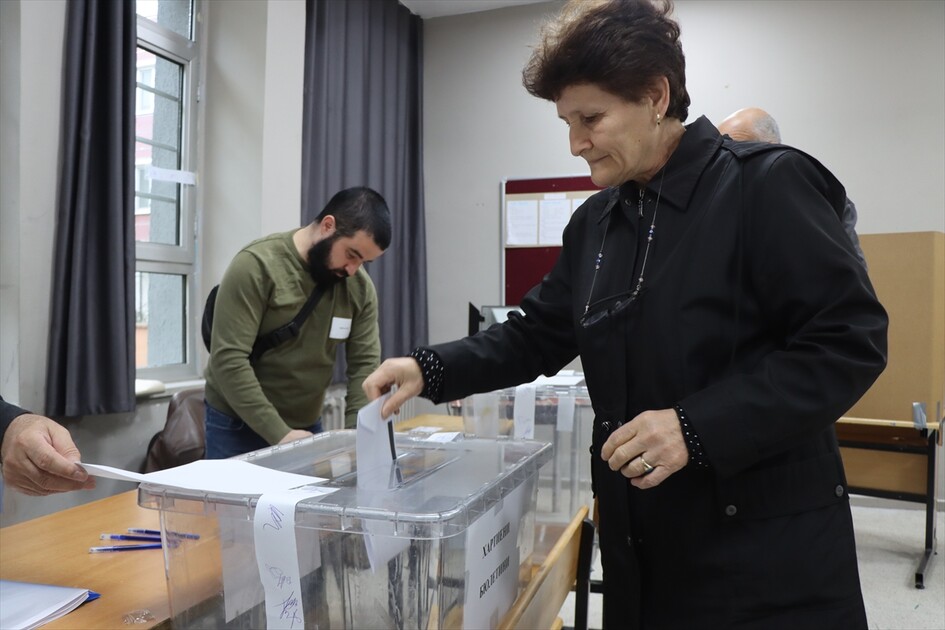 Trakya'da yaşayan çifte vatandaşlar, Bulgaristan'daki genel seçim için oy kullanmaya başladı