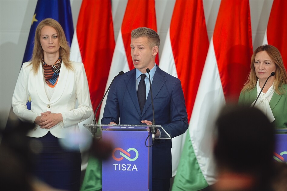 Hungarian TISZA party holds its very first parliamentary group meeting
