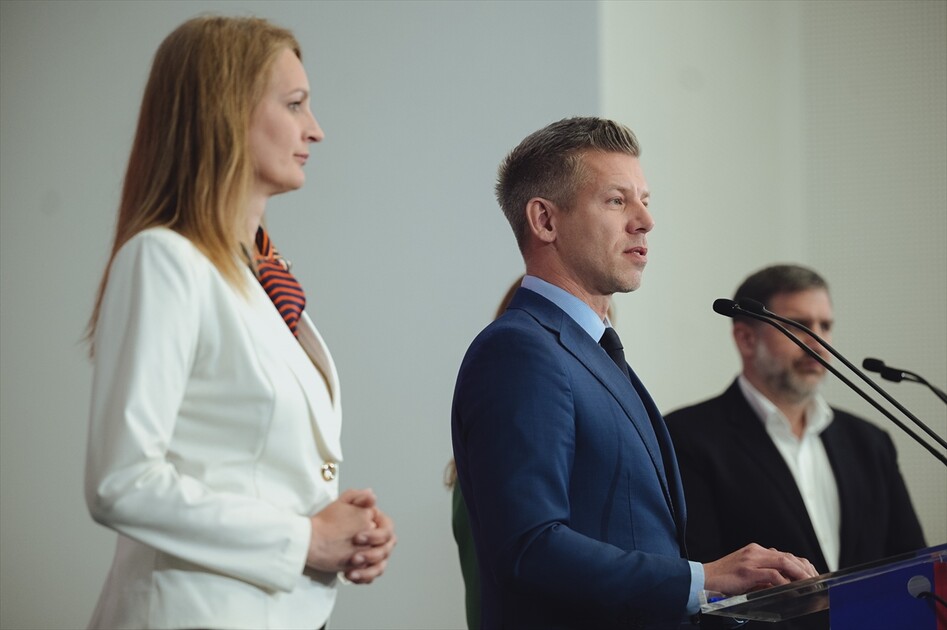 Hungarian TISZA party holds its very first parliamentary group meeting