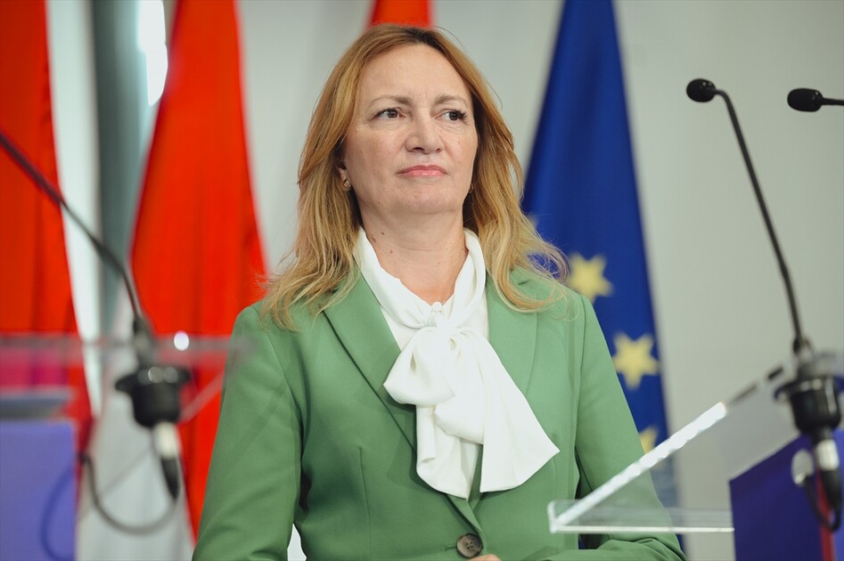 Hungarian TISZA party holds its very first parliamentary group meeting