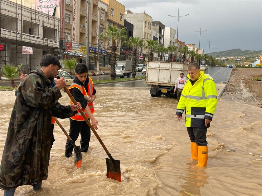بەهۆی بارانبارینەوە ئاستەنگی هاتووچۆ لە دهۆک دروست بوو