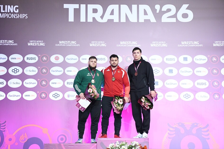 Rıza Kayaalp'ten Arnavutluk'ta tarihi şampiyonluk