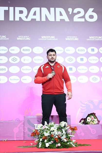 Rıza Kayaalp'ten Arnavutluk'ta tarihi şampiyonluk