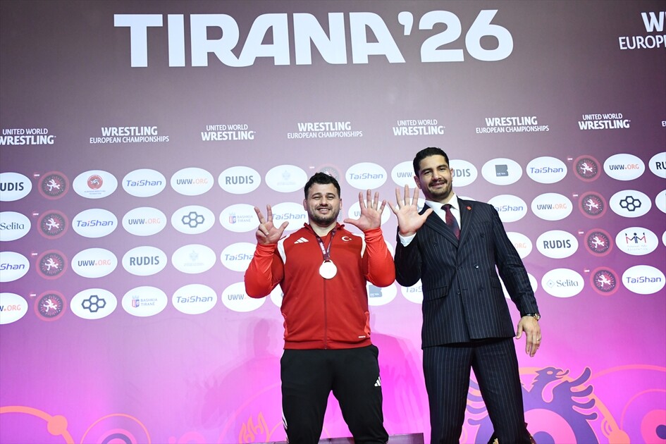 Rıza Kayaalp'ten Arnavutluk'ta tarihi şampiyonluk