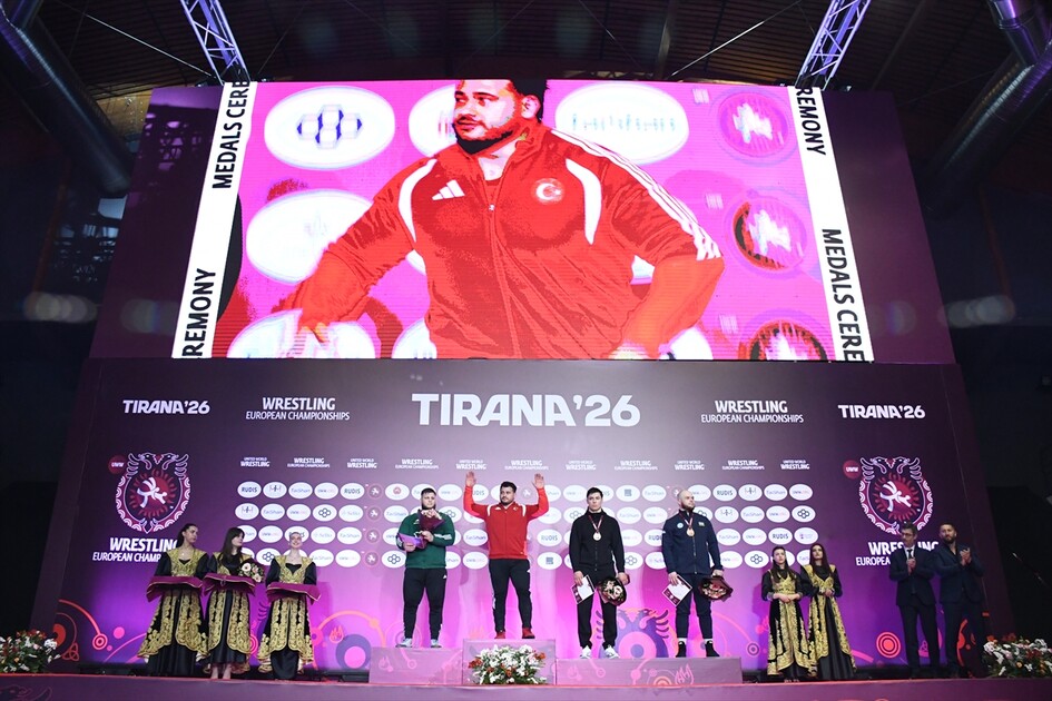 Rıza Kayaalp'ten Arnavutluk'ta tarihi şampiyonluk