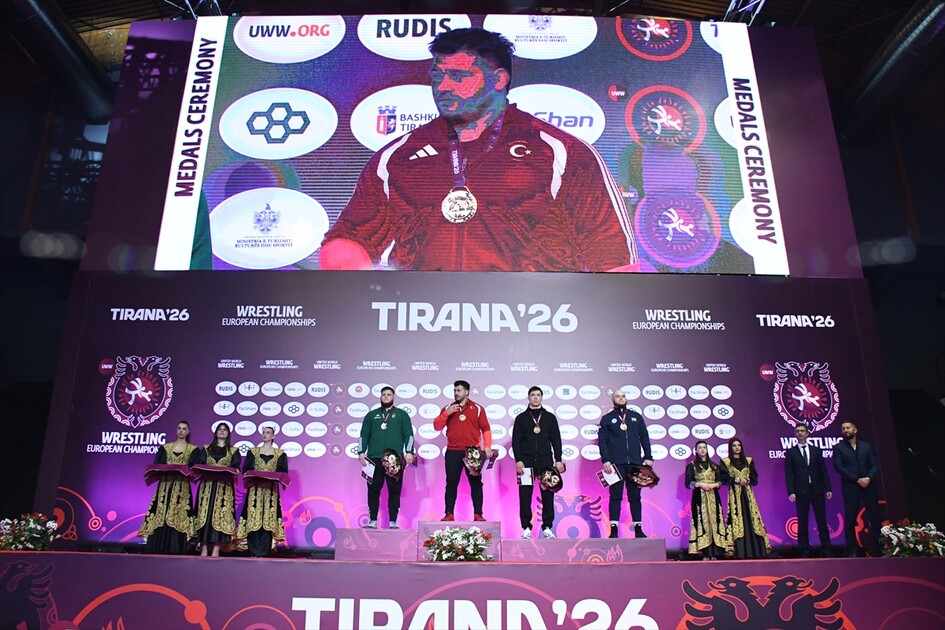 Rıza Kayaalp'ten Arnavutluk'ta tarihi şampiyonluk