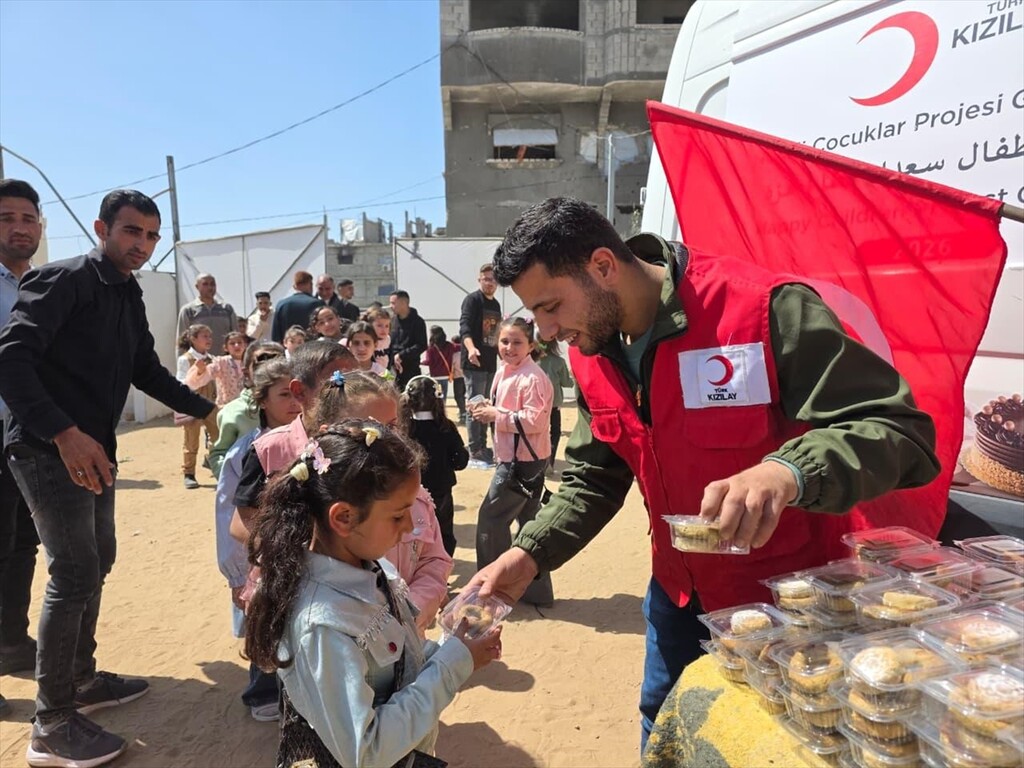 Turkish Red Crescent supports children in Gaza