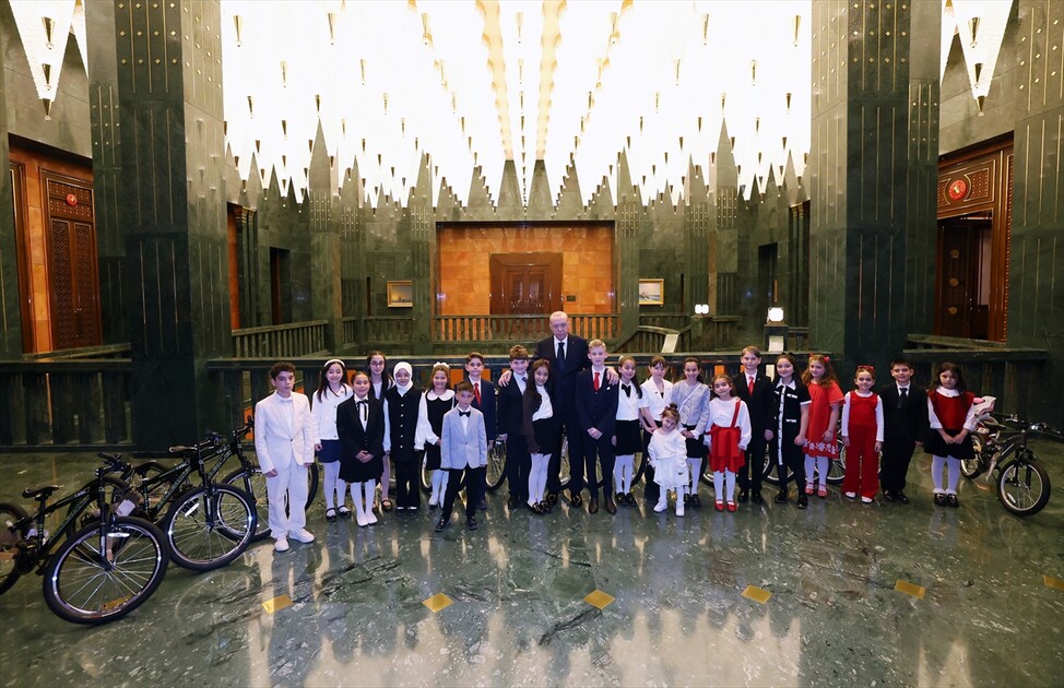 Cumhurbaşkanı Erdoğan, Milli Eğitim Bakanı Tekin ve beraberindeki çocukları kabul etti