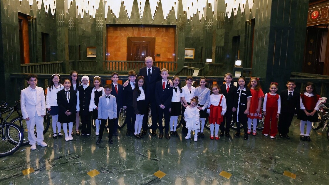 Cumhurbaşkanı Erdoğan, Milli Eğitim Bakanı Tekin ve beraberindeki çocukları kabul etti