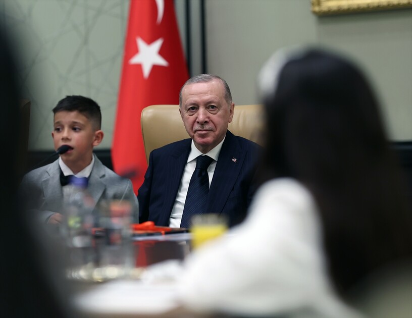 Cumhurbaşkanı Erdoğan, Milli Eğitim Bakanı Tekin ve beraberindeki çocukları kabul etti