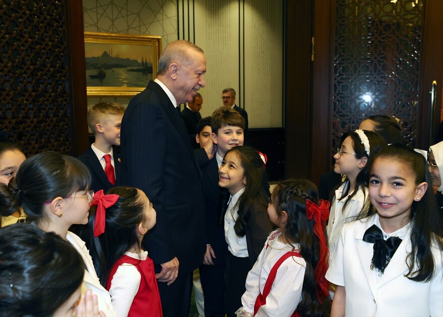 Cumhurbaşkanı Erdoğan, Milli Eğitim Bakanı Tekin ve beraberindeki çocukları kabul etti