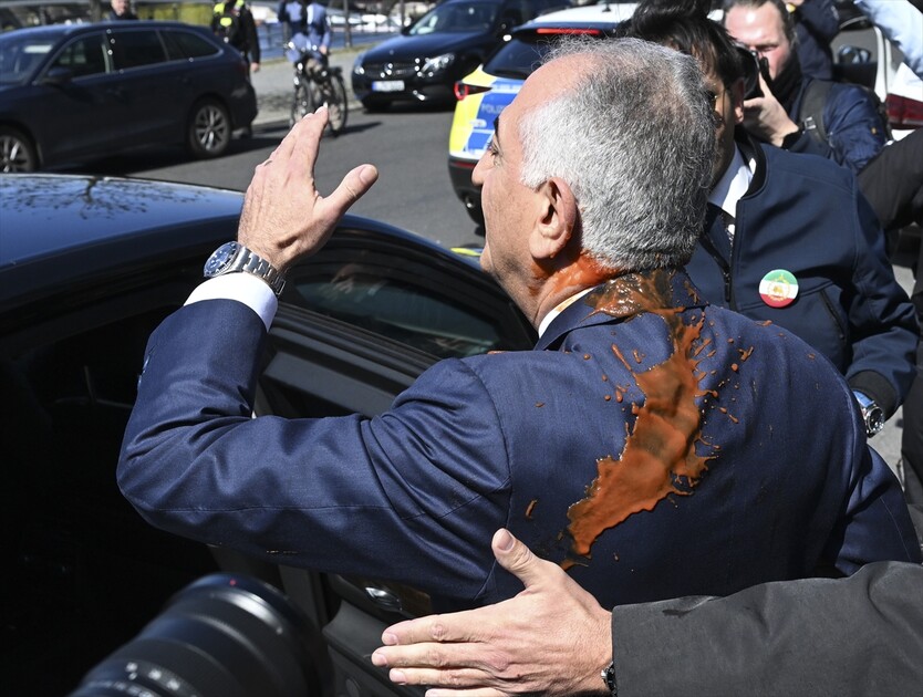 Red liquid thrown at exiled Iranian Prince Reza Pahlavi in Berlin