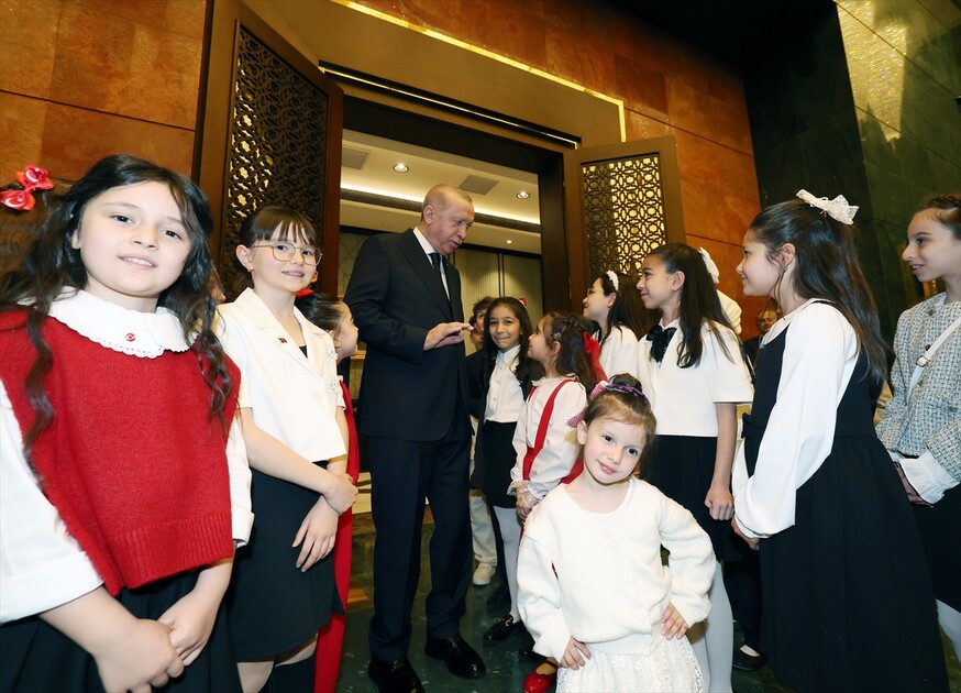 Cumhurbaşkanı Erdoğan, Milli Eğitim Bakanı Tekin ve beraberindeki çocukları kabul etti
